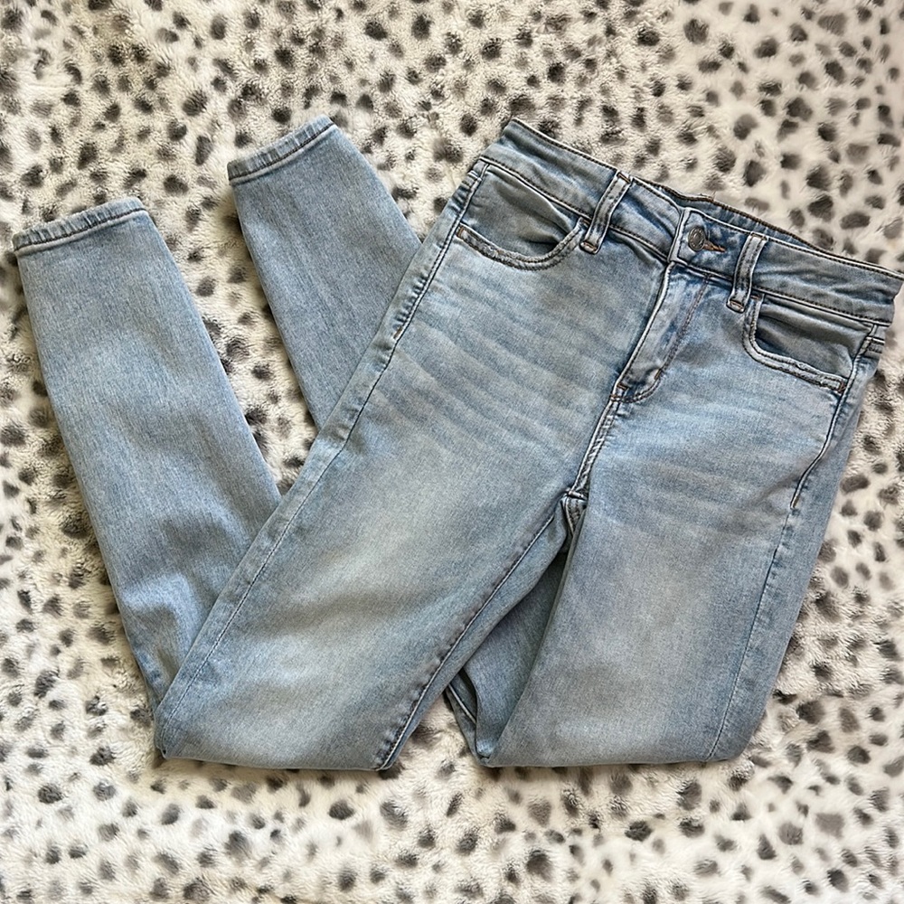 American eagle skinny jeans, light washed size 4 regular